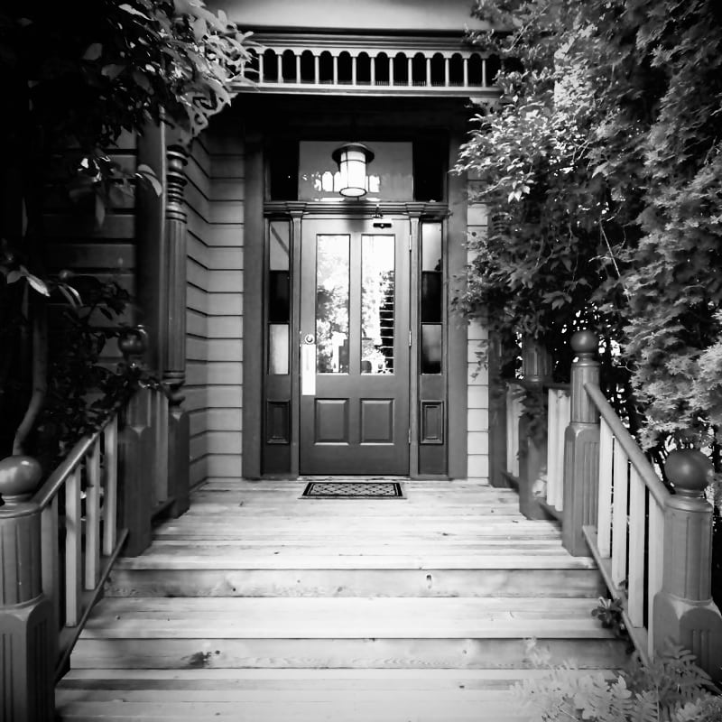 The front entrance of 332 Catherine Street